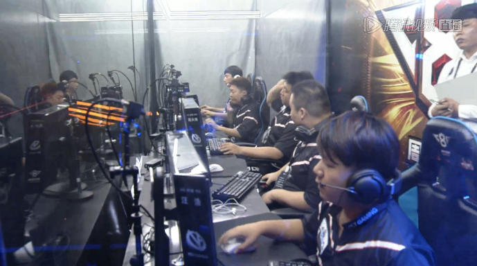 最终软虾？小田感到困惑，Elk Senna继续杀戮。 Bilibili Gaming ；锁定赛点。