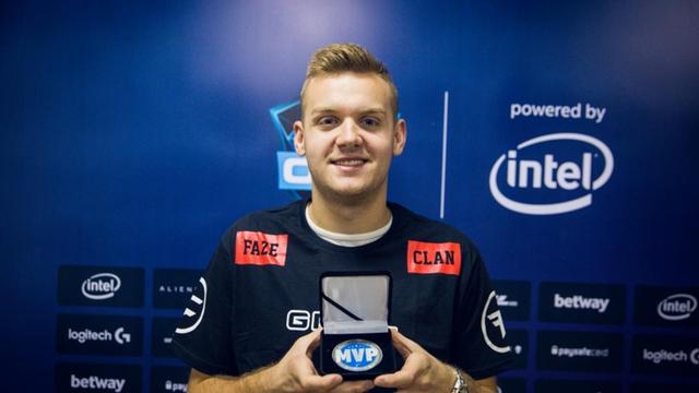 巴西赛区CBLOL的RED在决赛成功战胜PNG完成败者组1穿4夺冠！