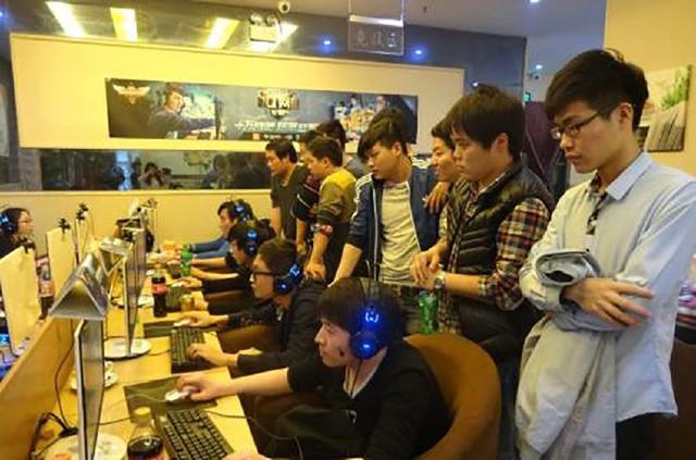 LPL春季赛今日首发：Doinb中路对决小虎